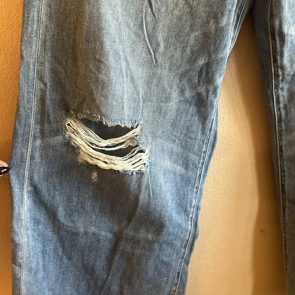 Hidden Khalia Wide Leg Jean Medium Wash Destroyed Knee Womens Size 31 - Picture 4 of 15